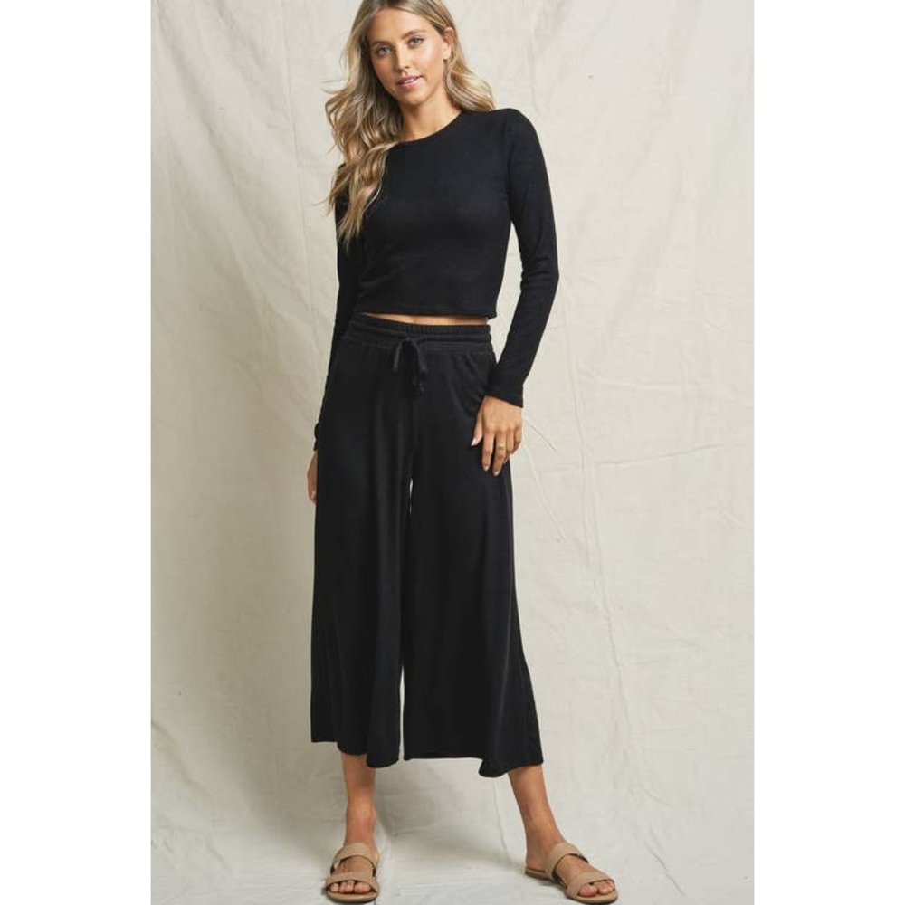 Ultra-Soft Two Piece Lounge Set in Black NWOT - Picture 3 of 5